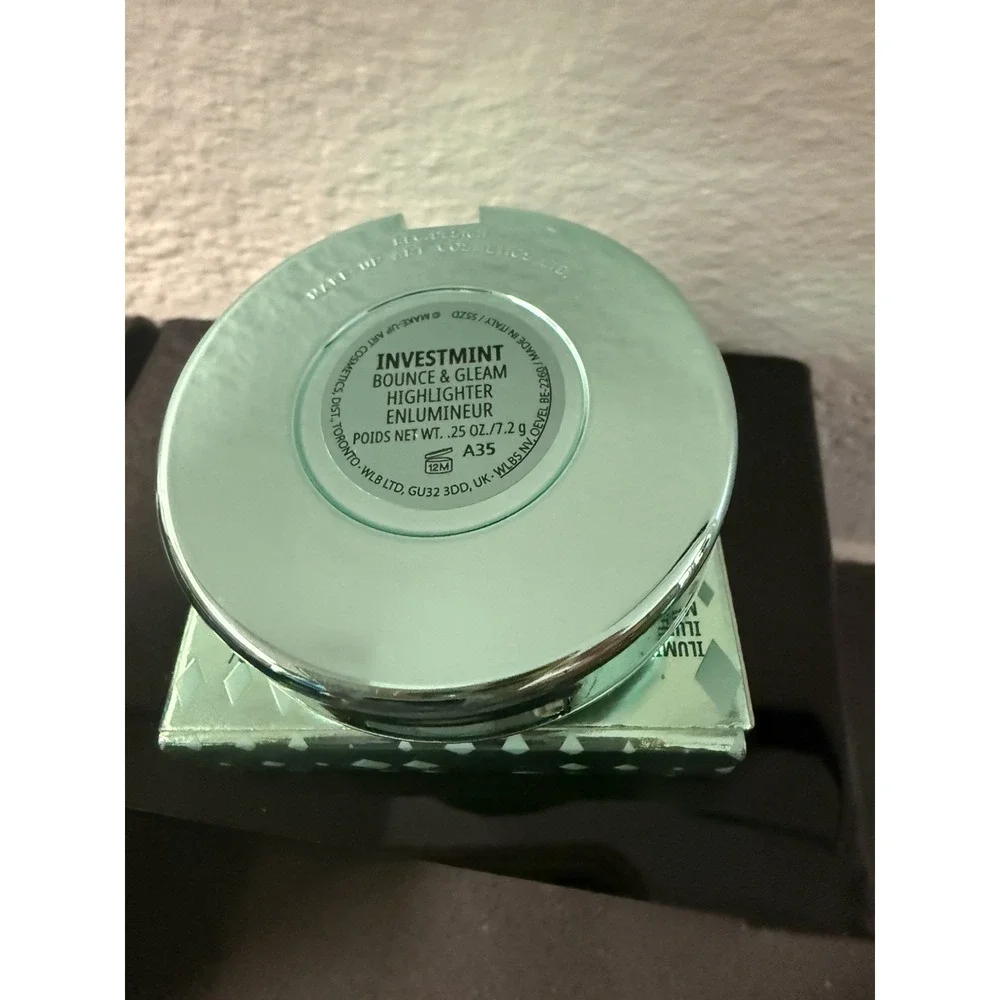 M·A·C product box